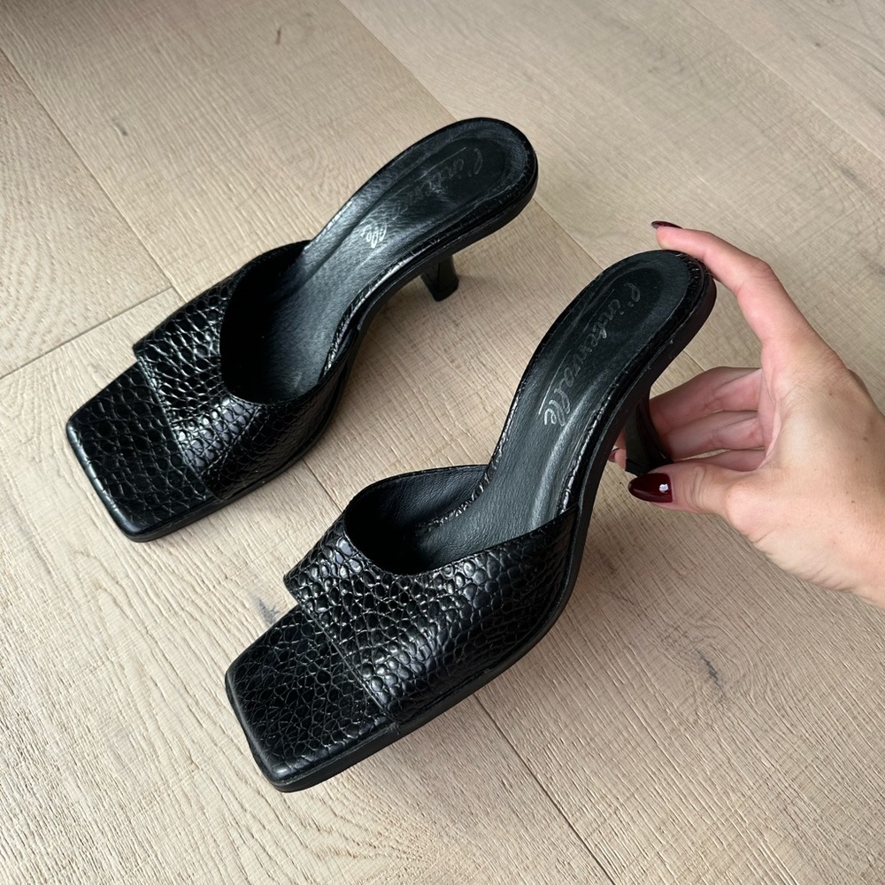 Heeled mules